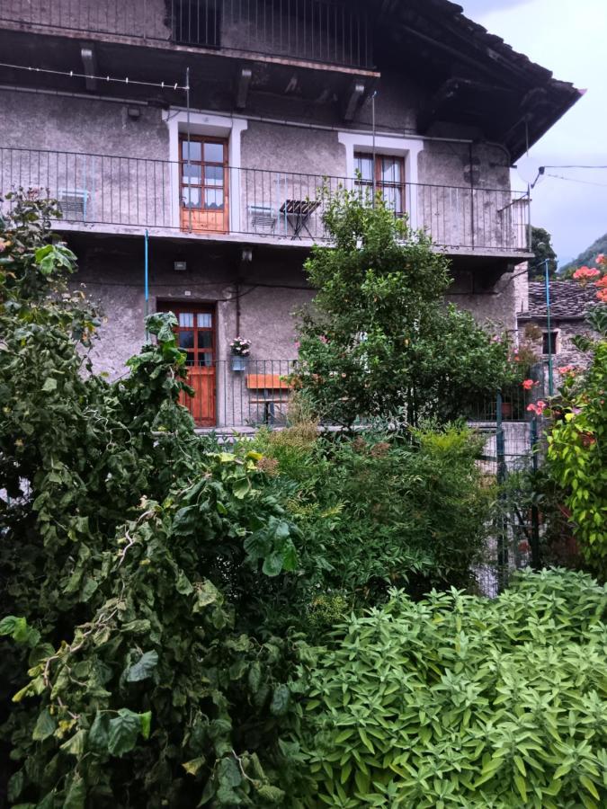 La Casa Antica Bed & Breakfast Пон-Сен-Мартин Екстериор снимка